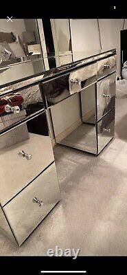 Modern Mirrored dressing table with drawers
