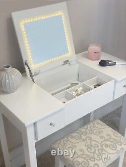 Coco X Caitlyn Table De Dressing Blanc Avec Miroir Led Et Cabinet Miroir Bijoux
