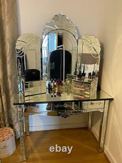 Dressing Miroir / Vanité / Table De Maquillage Avec Miroir Et Tiroirs De Chevet Assortis
