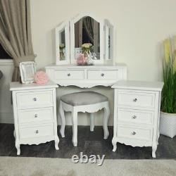 Ensemble de meubles de chambre à coucher blancs: table de toilette, paire de tables de chevet, style shabby chic français