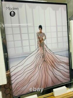 Lady Stupéfiante En Rose Image De Robe Fluide Dans Cadre Miroir, Image D'art Glitter
