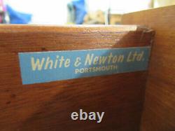 MID 20th Century White Et Newton Teck Four Drawer Dressing Table Avec Miroir