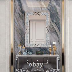 Miroir décoratif mural rectangle avec éclats de cristaux étincelants et accents en diamants concassés.