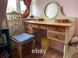 Rustic Solid Wood Desk Avec Miroir De Maquillage Et Chaise Assortie. Rustique Chic
