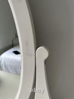 Table de maquillage blanche IKEA Hemnes avec tabouret blanc INGOLF
