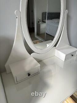 Table de maquillage blanche IKEA Hemnes avec tabouret blanc INGOLF